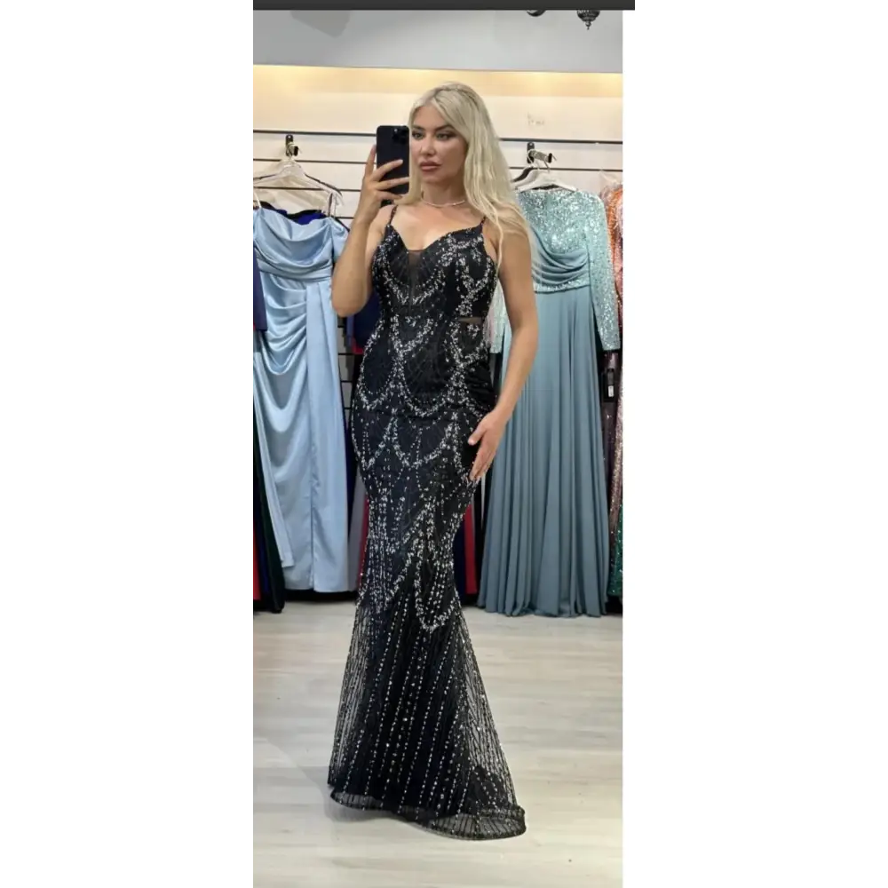 Abendkleid Mona in Schwarz – glitzerndes Meerjungfrau-Abendkleid für Gala & Hochzeiten bei Miss LIMA in Hanau.