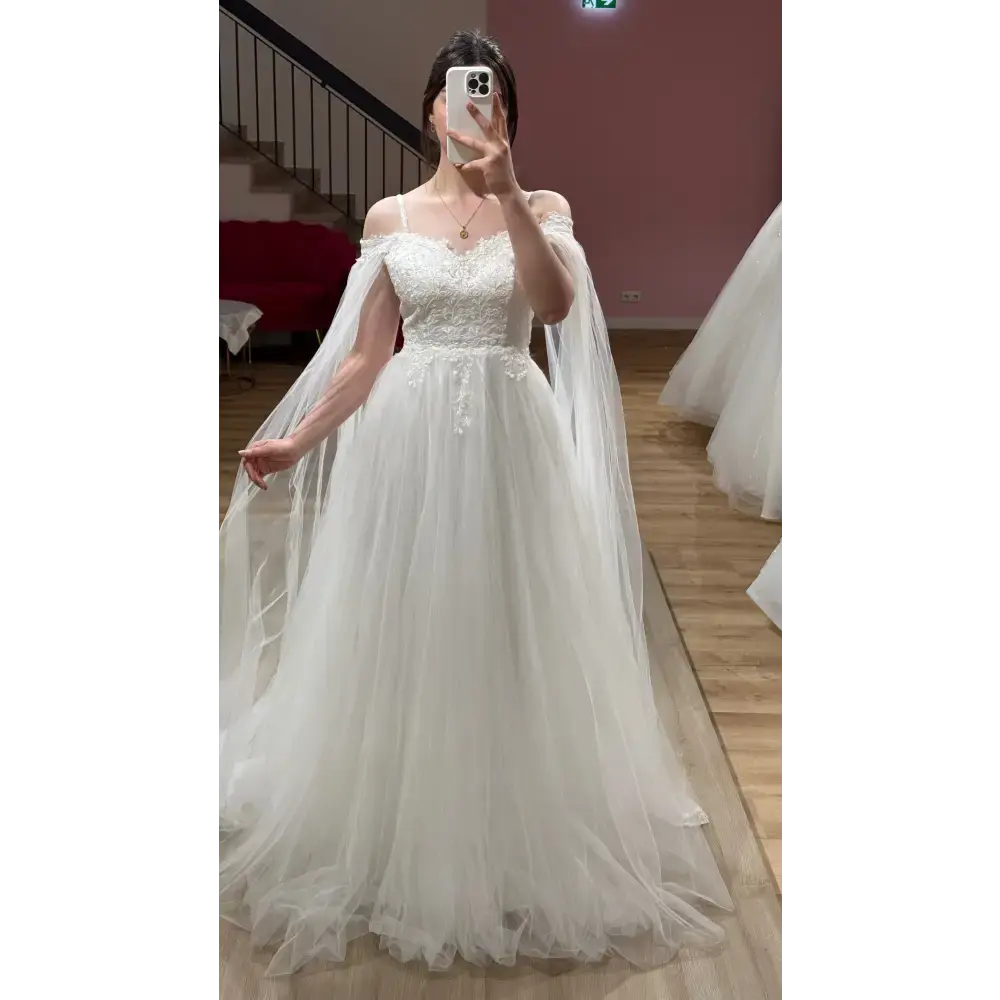 Brautkleid Derya in Weiß – elegantes Hochzeitskleid, bodenlang, Miss LIMA Hanau