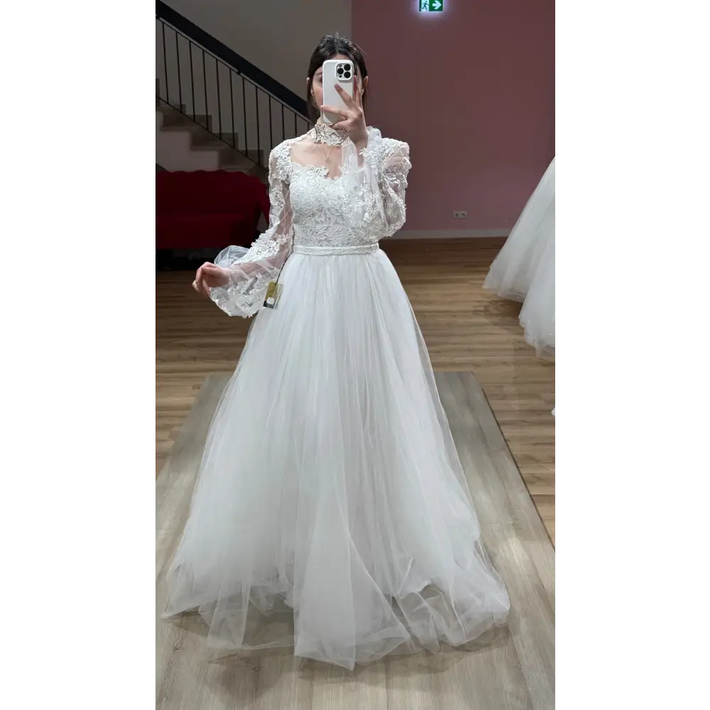 Brautkleid Lale in Weiß – romantisches Prinzessinnen-Brautkleid mit Tüll & Spitze für Hijab-Hochzeiten bei Miss LIMA in Hanau.